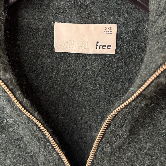 Aritzia Sweater - Picture 4 of 4